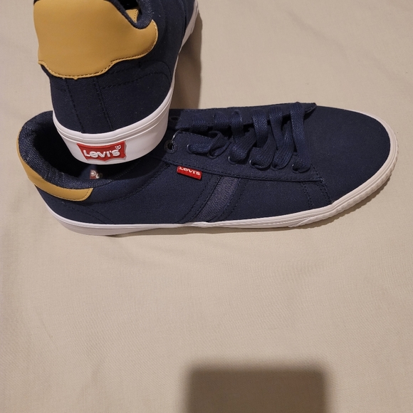Mens Sneaker - Picture 2 of 2